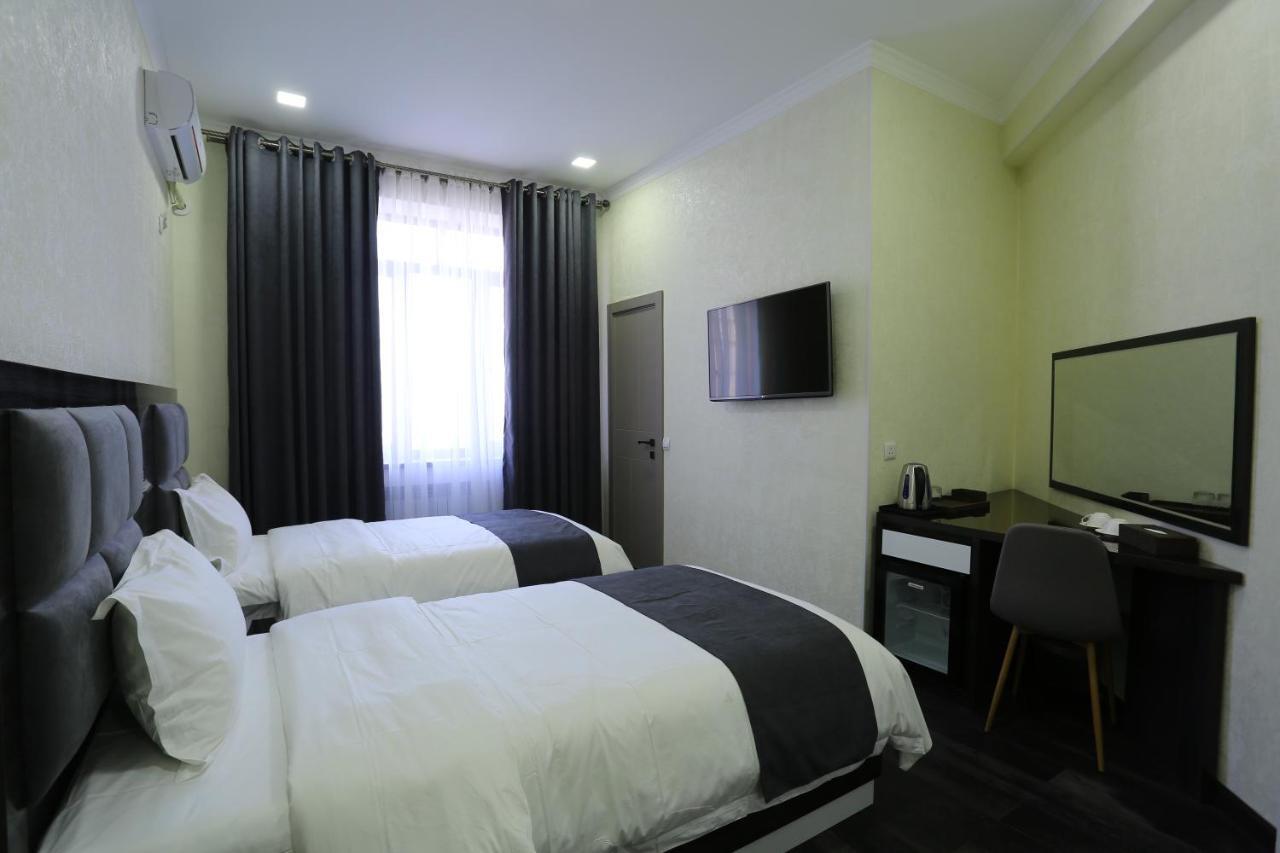דושאנבה Hotel 777 מראה חיצוני תמונה