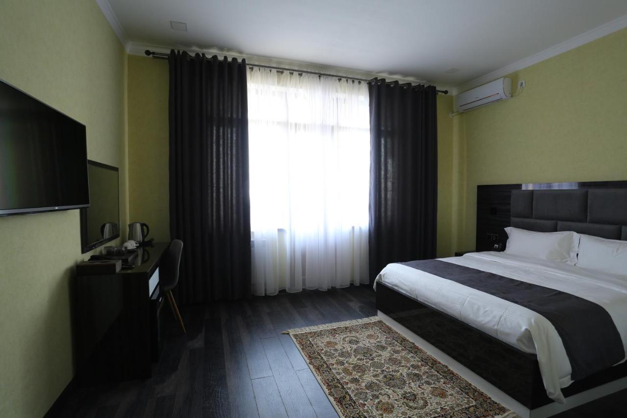 דושאנבה Hotel 777 מראה חיצוני תמונה